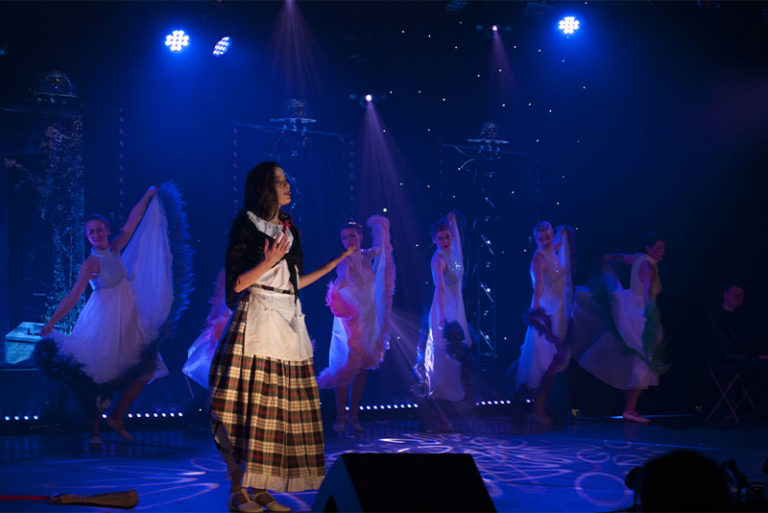 Spectacle So Magic - Troupe Evasion