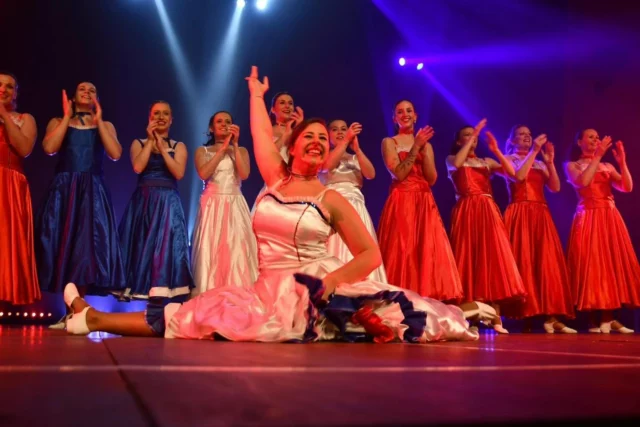 Avec son French cancan aux couleurs de la France, la troupe évasion vous souhaite une très belle fête nationale ! 😁🇫🇷

#14juillet #fetenationale #bleublancrouge #cancan #frenchcancan #cabaret #show #spectacle #troupeevasion #france